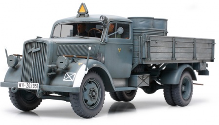 35291 Немецкий 3-х тонный грузовик (Opel Blitz), 2 фигуры, (4 варианта декалей), бочки и канистры Tamiya