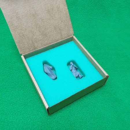 6010 фигурка Бабушка с Красным флагом СВ Модель