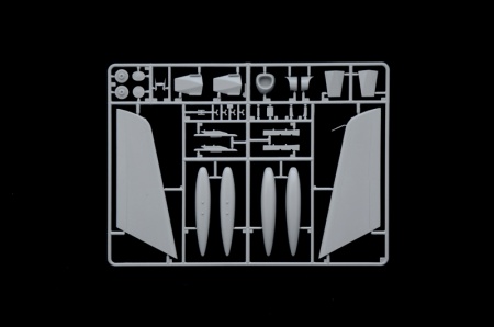 2799ИТ F-86E Sabre Italeri