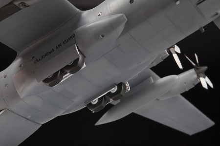 7321 Американский военно-транспортный самолет C-130 Геркулес Звезда