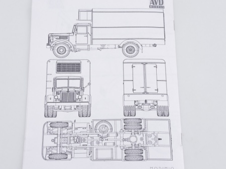 1326AVD Сборная модель МАЗ-200 Рефрижератор ЧАР-1 AVD Models