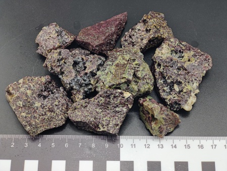 AAM0044 Кристаллы шпинели техногенного происхождения, Средний Урал.