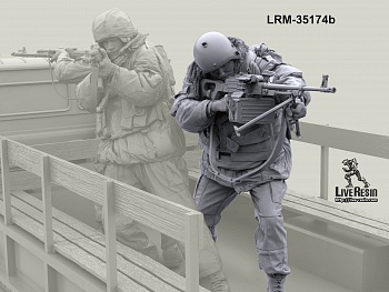 LRM35174b Военнослужащий ВВ, ведет огонь из пулемета ПКМ с рук, версия в шлеме