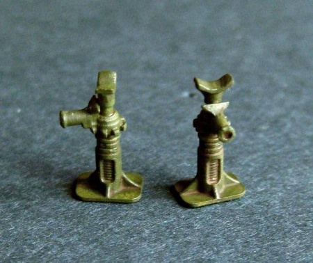 SPM35018 3т. Домкраты для легких танков