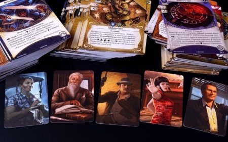 915492HW Ужас Аркхэма Карточная игра: На краю земли: Сыщики