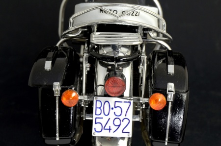 4513ИТ Мотоцикл Moto Guzzi V850 Califor Italeri