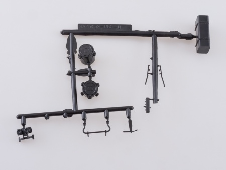 7042AVD Сборная модель МАЗ-5432 с полуприцепом-контейнеровозом МАЗ-938920 AVD Models