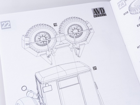 7060AVD Сборная модель МАЗ-200В с полуприцепом НАМИ-790 AVD Models