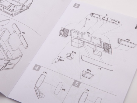 1525AVD Сборная модель КАЗ-608В седельный тягач AVD Models