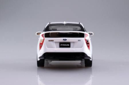 05416 Toyota Prius XW30 (Super white II) Aoshima