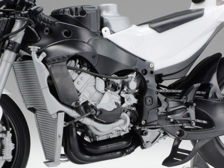 14139T GSX-RR '20 Tamiya