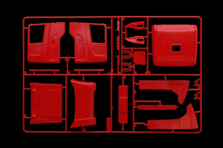 3882ИТ Грузовик R560 Highline Red griffin Italeri