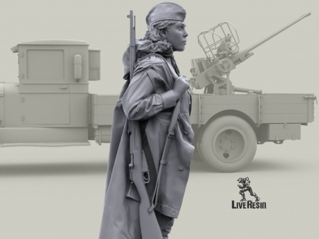 LRM35190 Девушка-зенитчица в карауле Live Resin