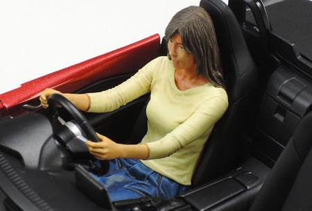 24342T Родстер Mazda MX-5, в комплекте фигурка женщины - водителя Tamiya