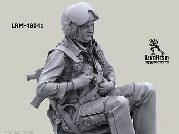 LRM48041 Советский пилот в кабине вертолета Ми-8, с парашютом С4У, фигура 10