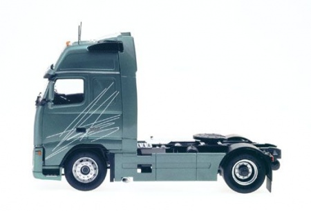 3821ИТ Автомобиль Volvo FH16 Globetrotter XL Italeri