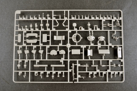 09601P Советский танк T-72 Урал Trumpeter