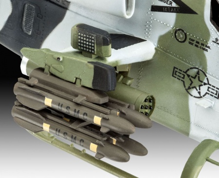 04943 Боевой вертолет AH-1W SuperCobra Revell