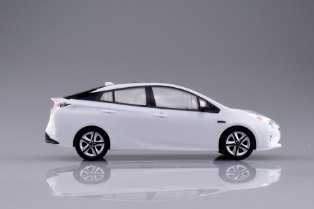 05416 Toyota Prius XW30 (Super white II) Aoshima