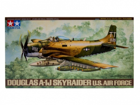 61073T Douglas A-1J Skyraider U.S. Air Force Tamiya 61073T Douglas A-1J Skyraider U.S. Air Force Tamiya