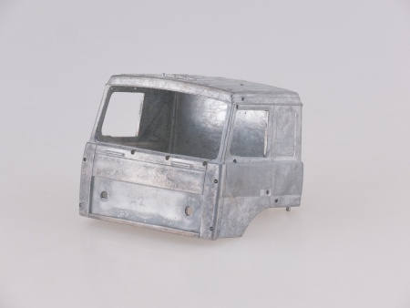 7040AVD Сборная модель МАЗ-6422 с полуприцепом МАЗ-9506-30 AVD Models 7040AVD Сборная модель МАЗ-6422 с полуприцепом МАЗ-9506-30 AVD Models