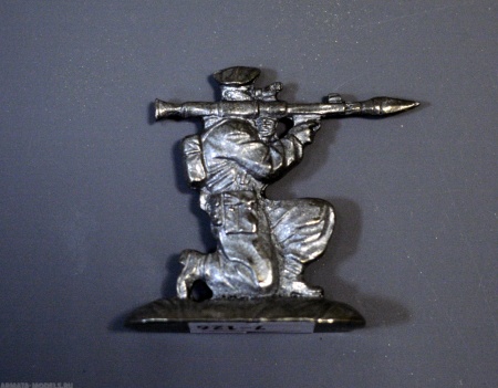 7-126 окрашеная фигура ВДВ. Десантник с РПГ Солдатики "Ура"