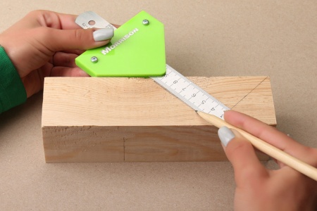 201ins006 Разметчик углов 45°– 90°– 45°