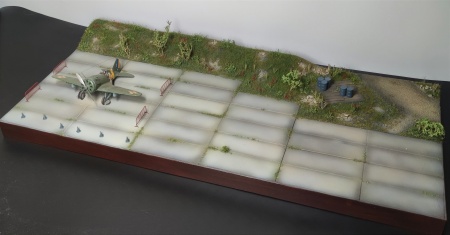 HE-48030 Подставка Аэродром Размер 74х35см