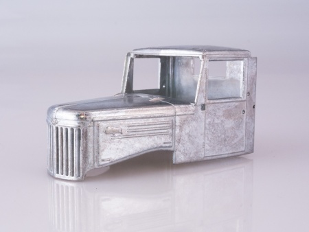 7059AVD Сборная модель МАЗ-200В с полуприцепом МАЗ-5232В AVD Models