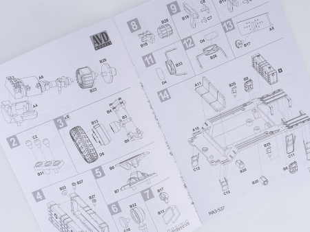 1353AVD Сборная модель Седельный тягач МАЗ-537 AVD Models