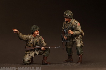 3634SOGA 1 Lieutenant and private 82st Airborne, WW II 3634SOGA 1 Lieutenant and private 82st Airborne, WW II