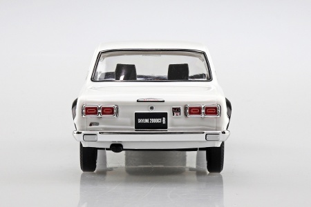 05883 Nissan Skyline 2000 GT-R (White) Aoshima