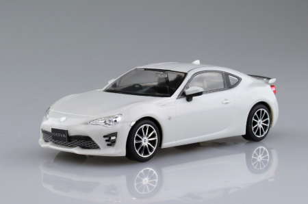 05418 Toyota 86 (Crystal White Pearl) Aoshima