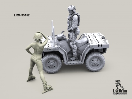 LRM35152 Военнослужащий современных армий на квадроцикле Live Resin