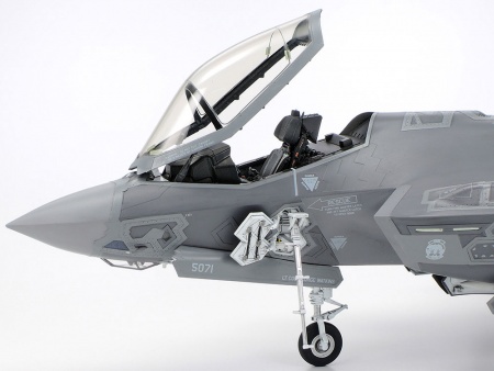 61124T Lokheed Martin F-35A Lightning Tamiya