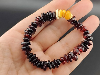 AAM0046 Браслет из балтийского янтаря. 