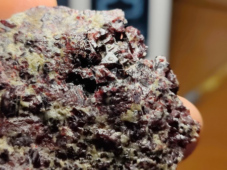 AAM0044 Кристаллы шпинели техногенного происхождения, Средний Урал.