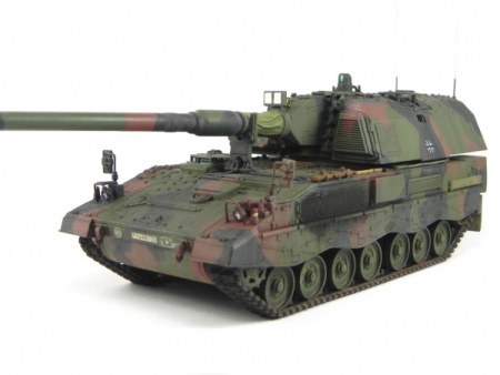 03121 Танк Panzerhaubitze PzH 2000 Revell