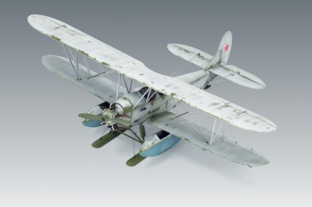 48253 Советский санитарный самолет По-2 с санитарными кассетами ICM