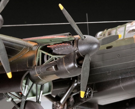 04295 Бомбардировщик Lancaster 'Dam Buster' Revell