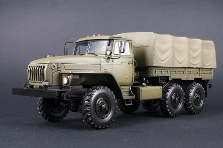 3654 Армейский трехосный грузовик Урал 4320 Звезда