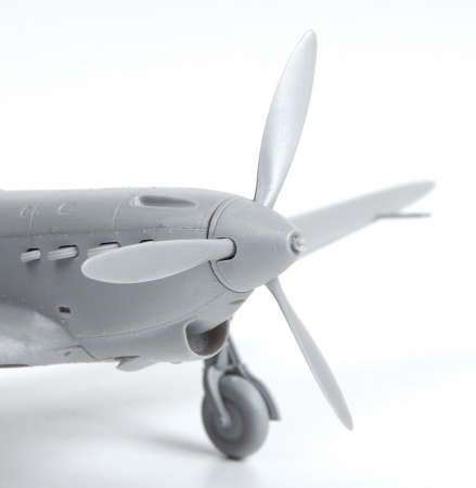 7327 Советский истребитель Як-1 Звезда 7327 Советский истребитель Як-1 Звезда