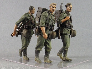 Т-35080 Барбаросса Немецкие радисты с рацией Torn.Fu.d2 (лето 1941 г) (3)