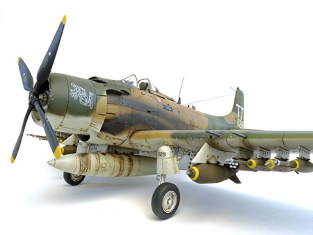 61073T Douglas A-1J Skyraider U.S. Air Force Tamiya 61073T Douglas A-1J Skyraider U.S. Air Force Tamiya
