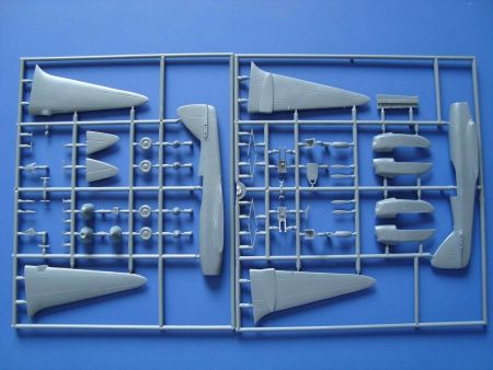 KPM0101 DH-88 Comet RAF KP Models