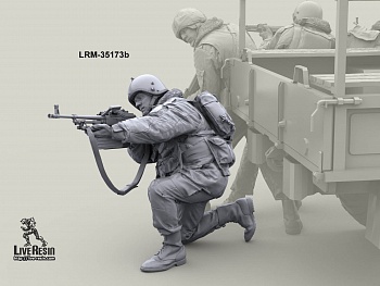 LRM35173b Военнослужащий ВВ, ведет огонь из пулемета ПКМ с колена, версия в шлеме К6-3