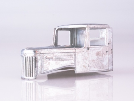 1374AVD Сборная модель МАЗ-205 самосвал AVD Models