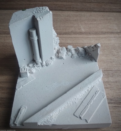 П08AB Фрагмент разрушенной стены , угловой