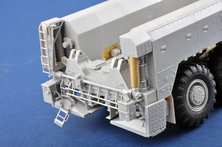 01082P TEL of RS-12M1 Topol-M Trumpeter