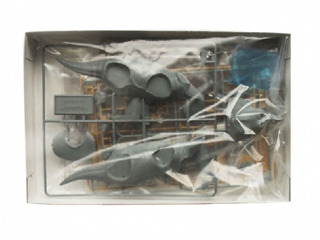 60104T Трицератопс и два Велоцираптора, один человек, дерево, рыбы, лягушка, подставка в виде ландшафта (Triceratops Diorama Set) Tamiya